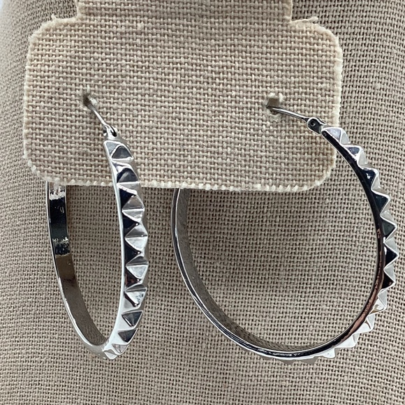 1858. Silver Hoops 1.5" w/ Triangular Pattern VGUC - Picture 1 of 4